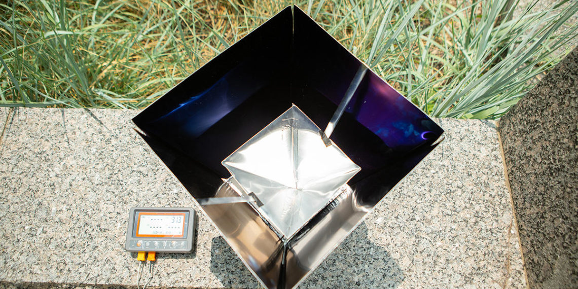 Data center cooling: Electricity-free system sends excess building heat into space